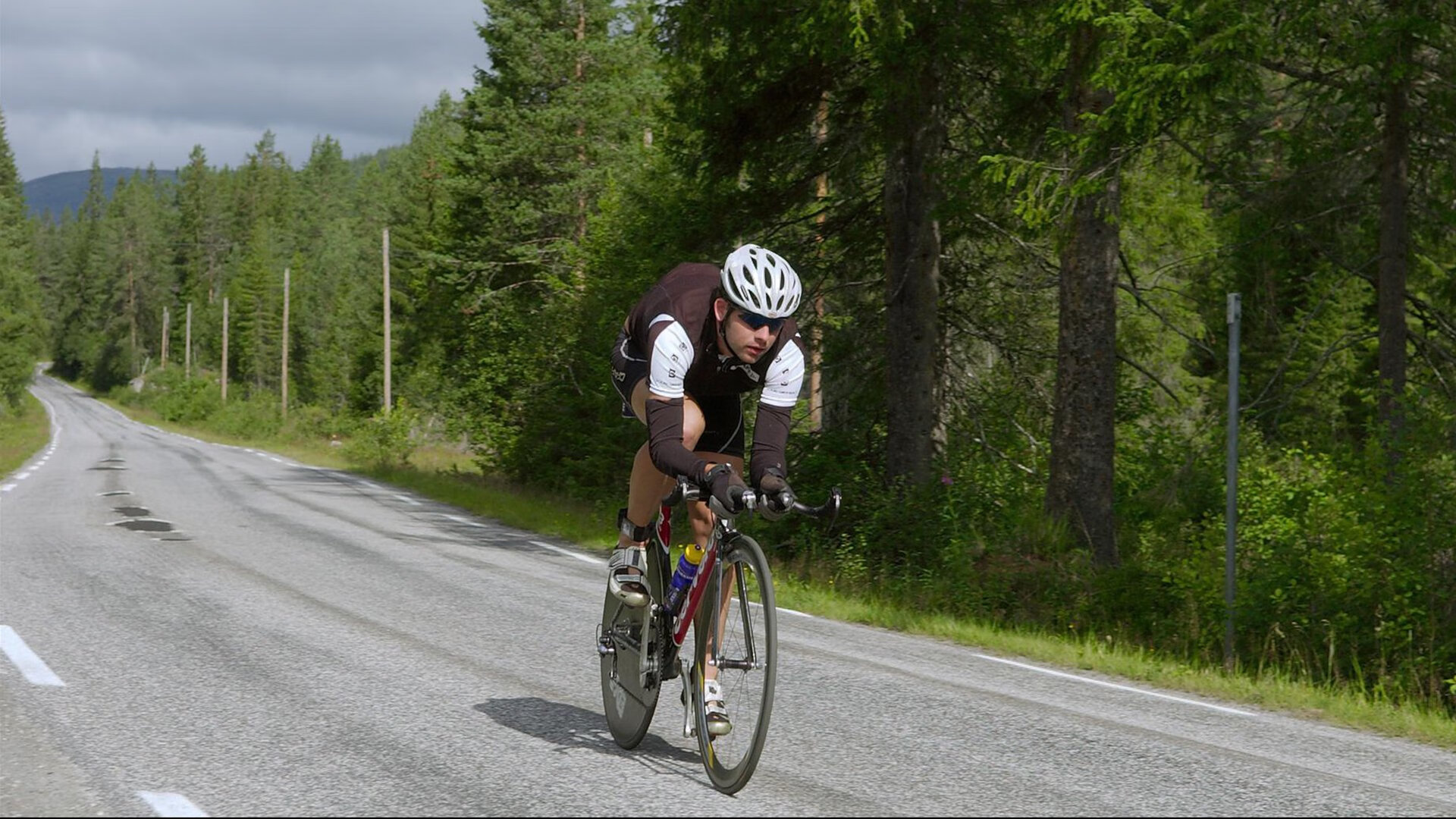 世界铁人三项杯赛意大利站 雨战中中国女选手咬牙坚持收获铜牌，世界铁人三项锦标赛